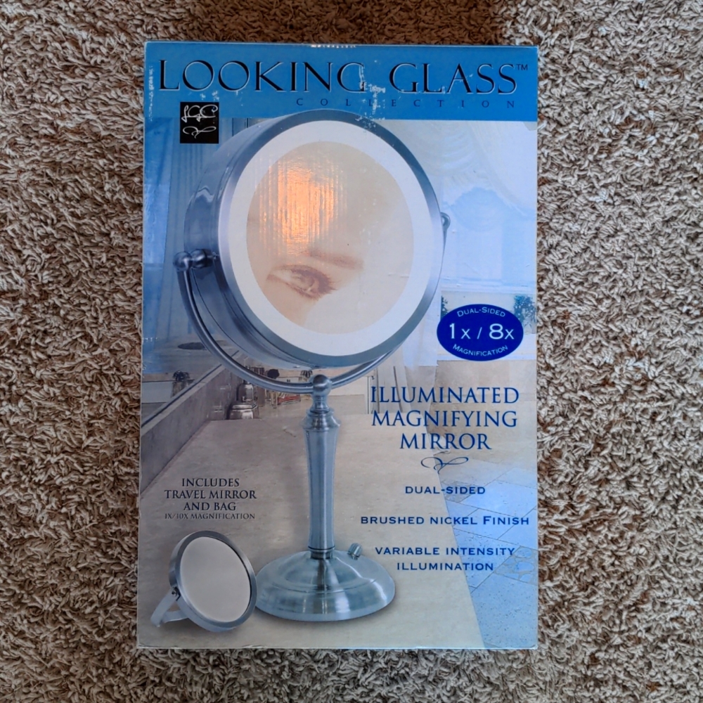 Illuminated magnifying makeup mirror 1X 8X magnification with light